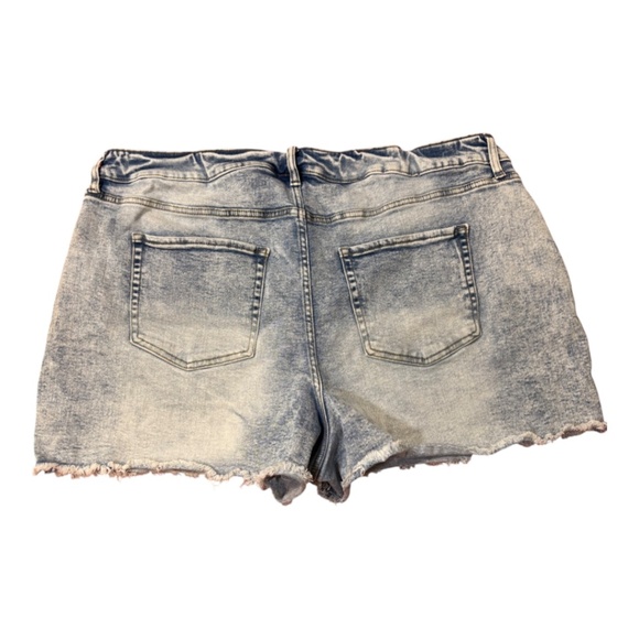 Ava & Viv Plus Size Hidden Back Elastic Jean Shorts 5 Pocket Size 26W - Picture 4 of 4